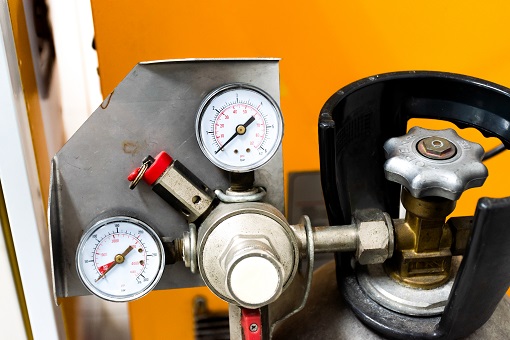 pressure gauge on a CO2 tank